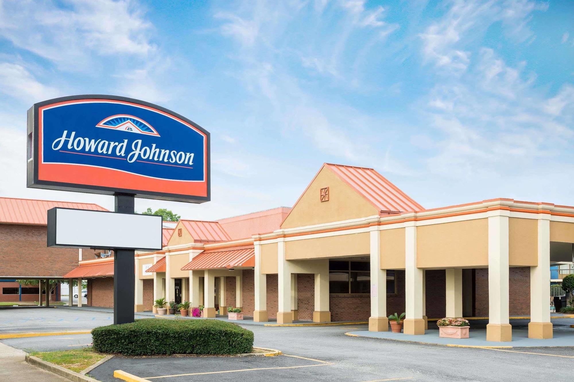 Howard Johnson Inn & Suites Columbus Exterior photo